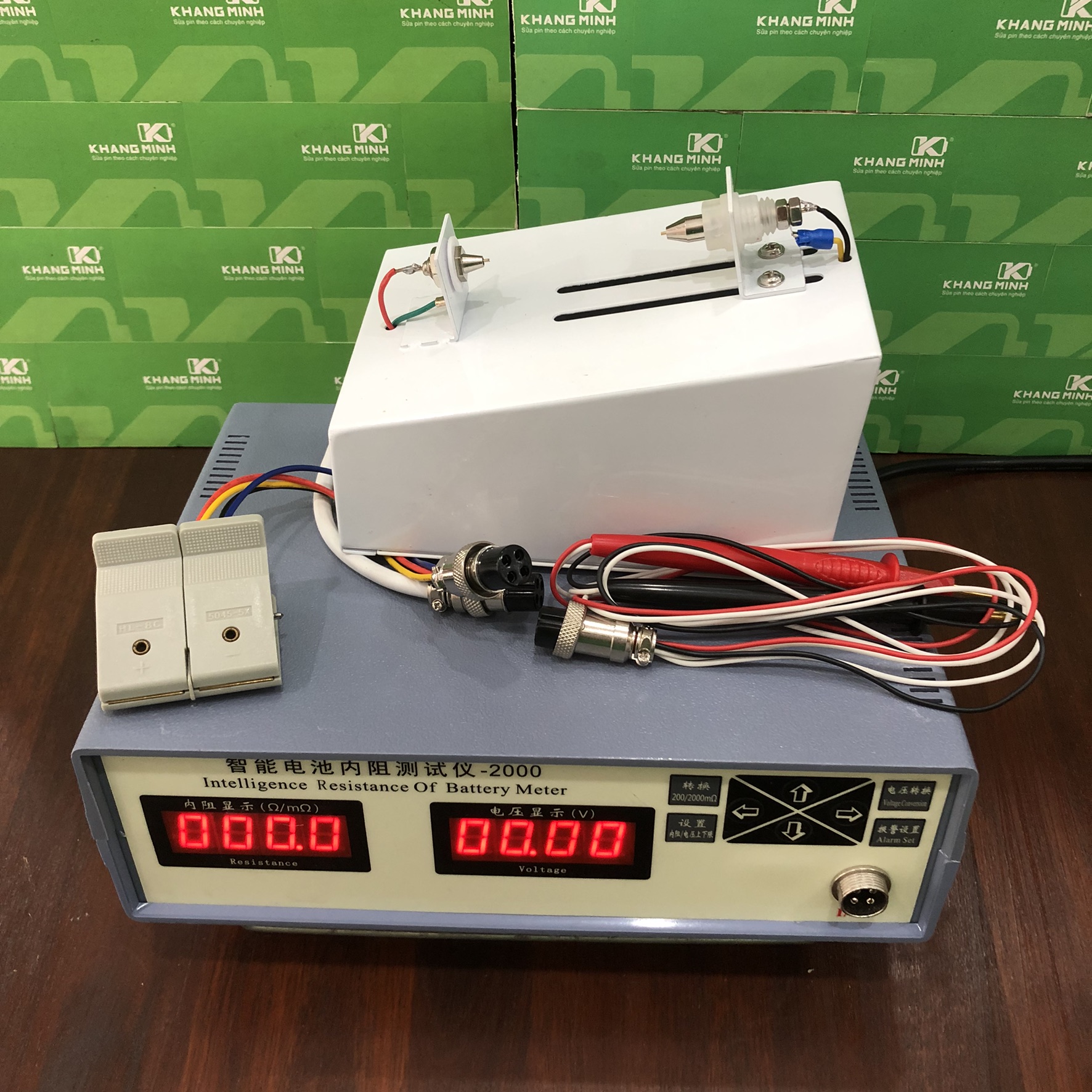 Máy đo nội trở cell pin chuyên dụng KM2000 độ chính xác cao và bền bỉ