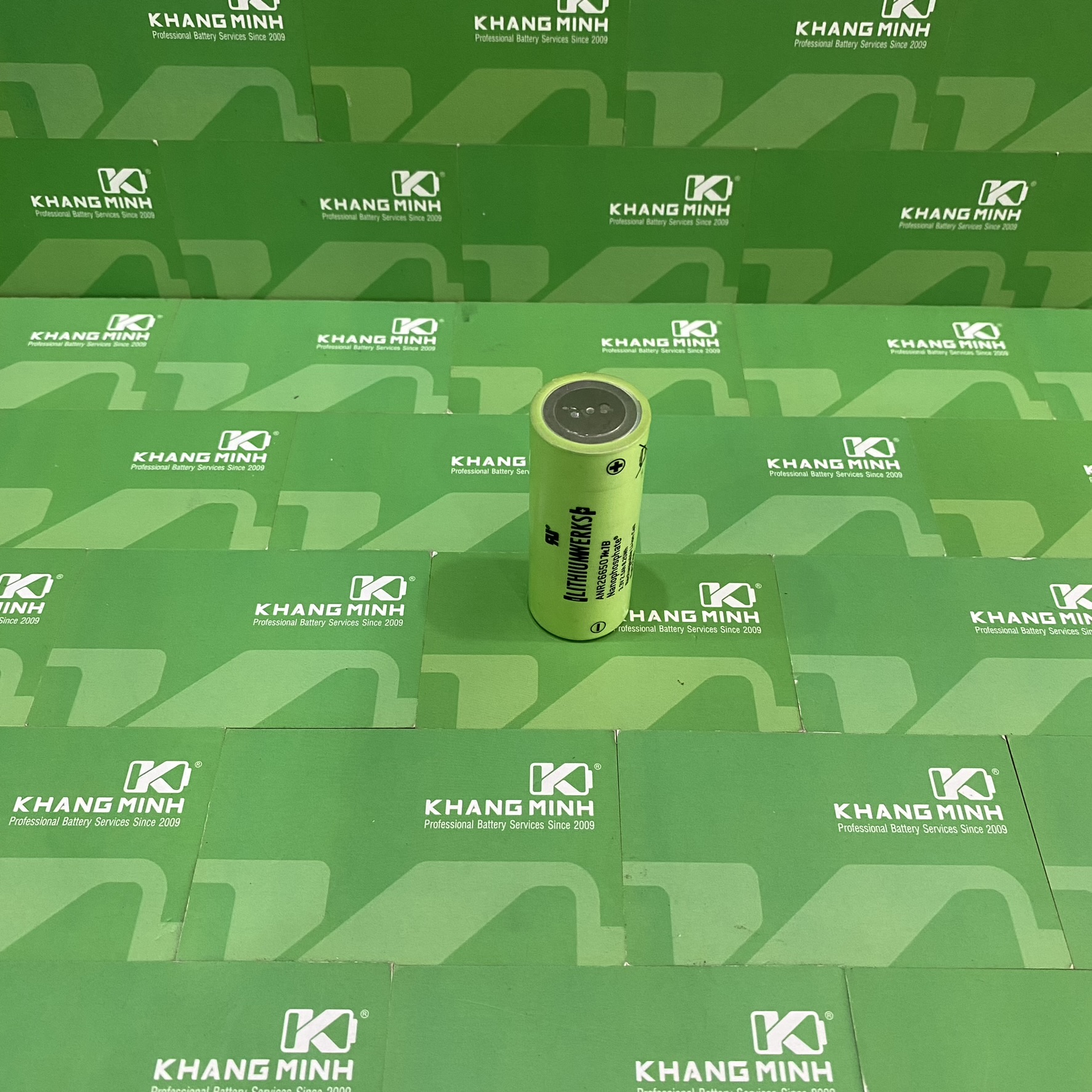 Pin sắt A123 26650 3.2V xả 60C 120A 2500mAh đóng bình kích đề xe hơi