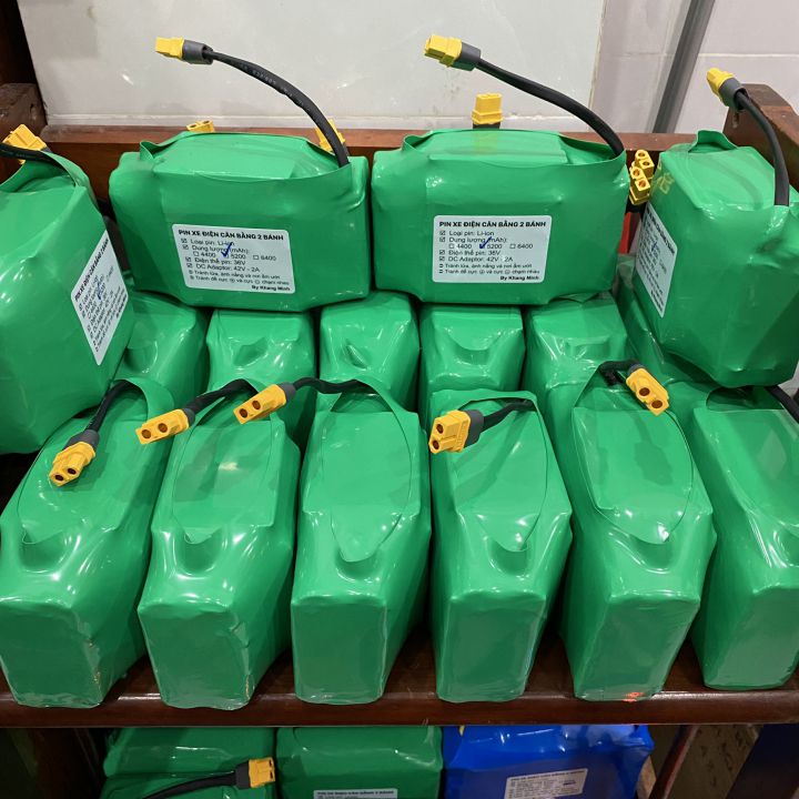 Pin sạc xe điện và phụ kiện thay thế