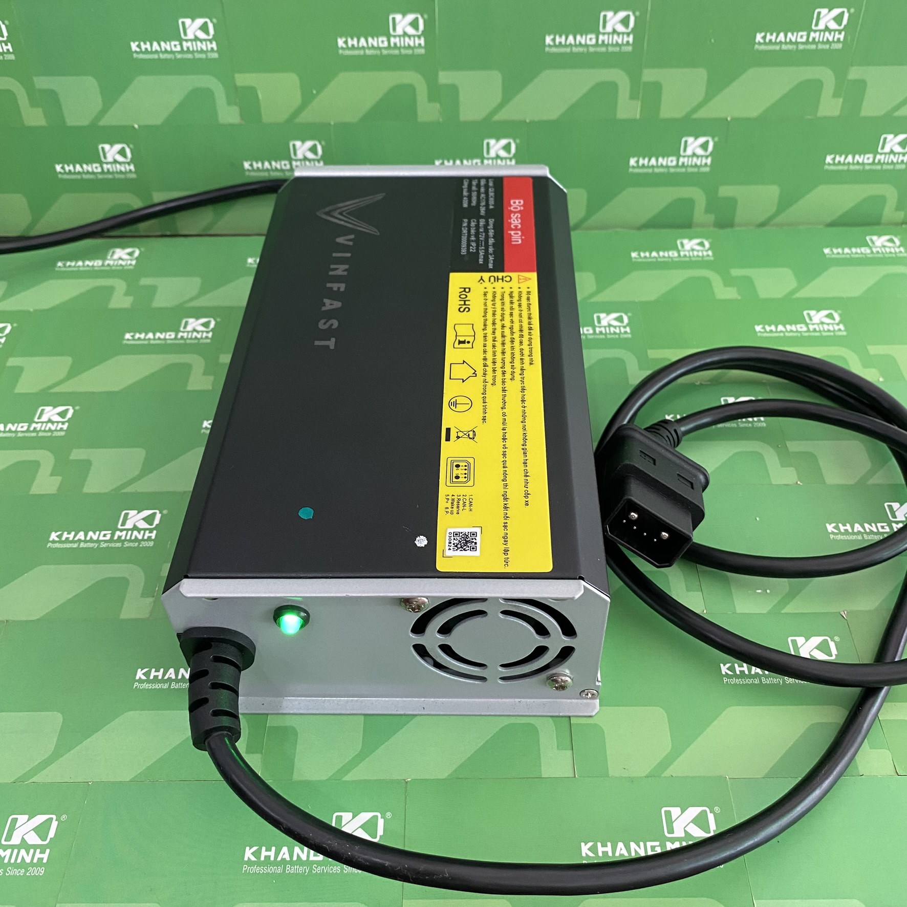 Sạc Xe Máy Điện Vinfast VF 400W Chính Hãng Cho Xe Evo