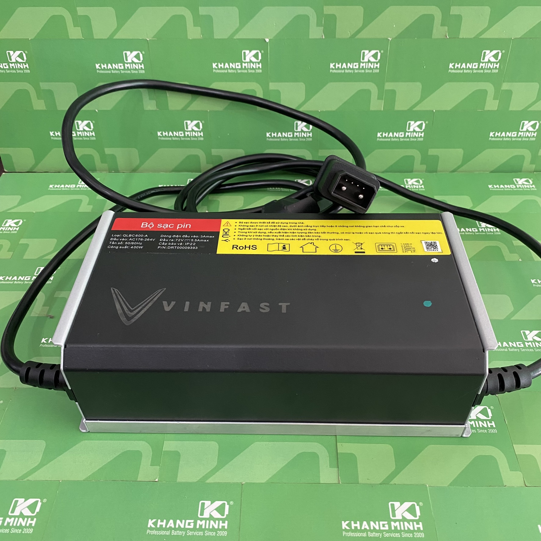 Sạc Xe Máy Điện Vinfast VF 400W Mới Chính Hãng Cho Xe Evo